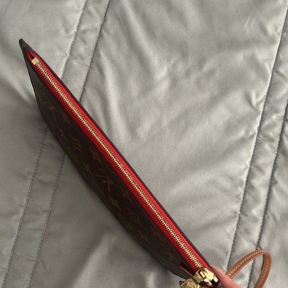 Louis Vuitton Monogram pouch/ wristlet - Picture 5 of 10